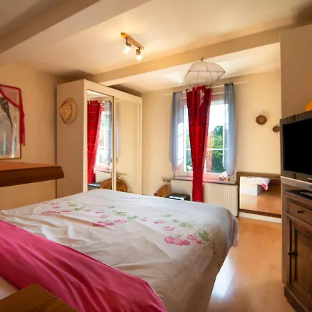 Charming Holiday In Near Forest Ferienhaus *